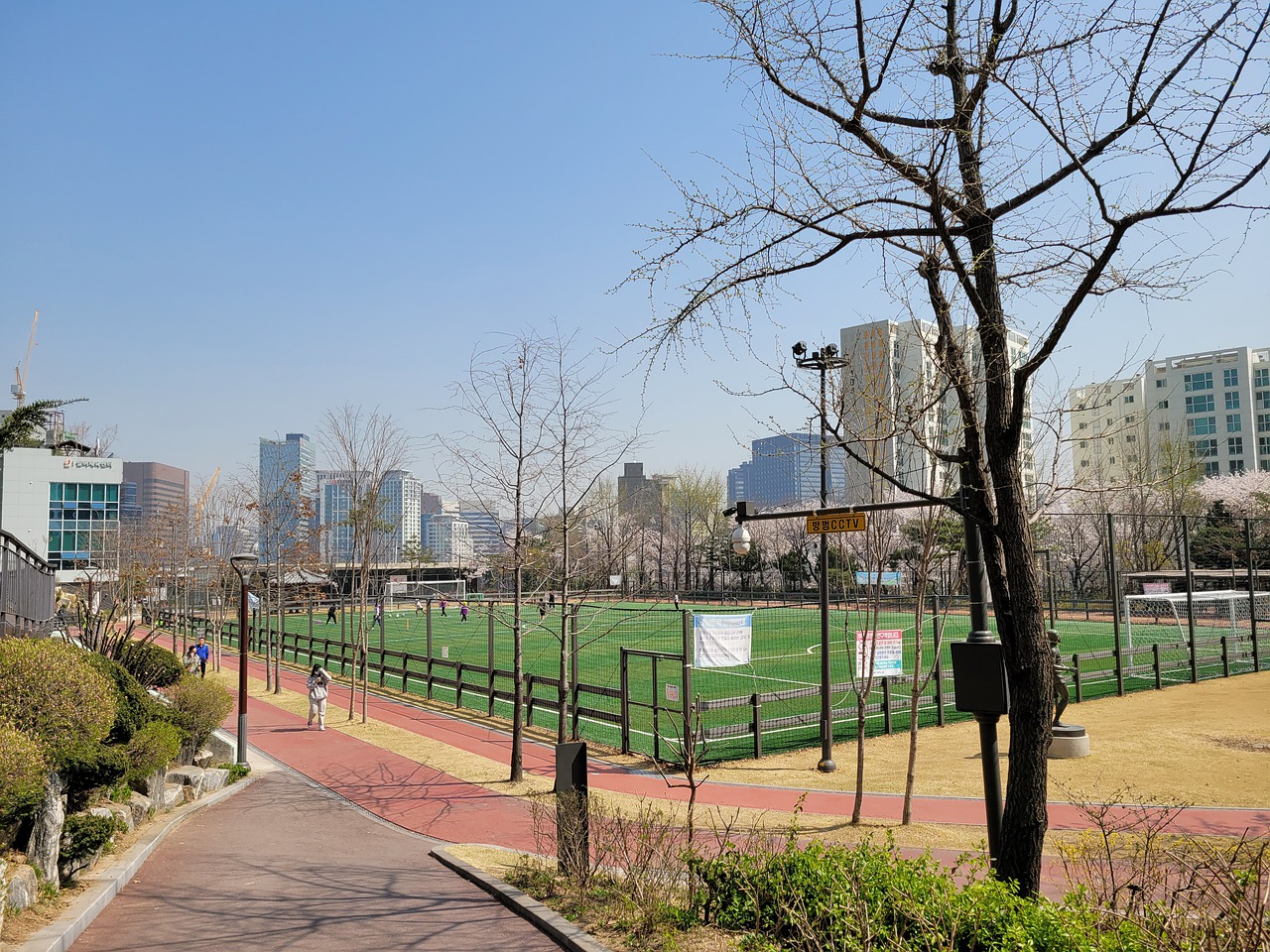 拥抱年轻一 拥抱年轻一